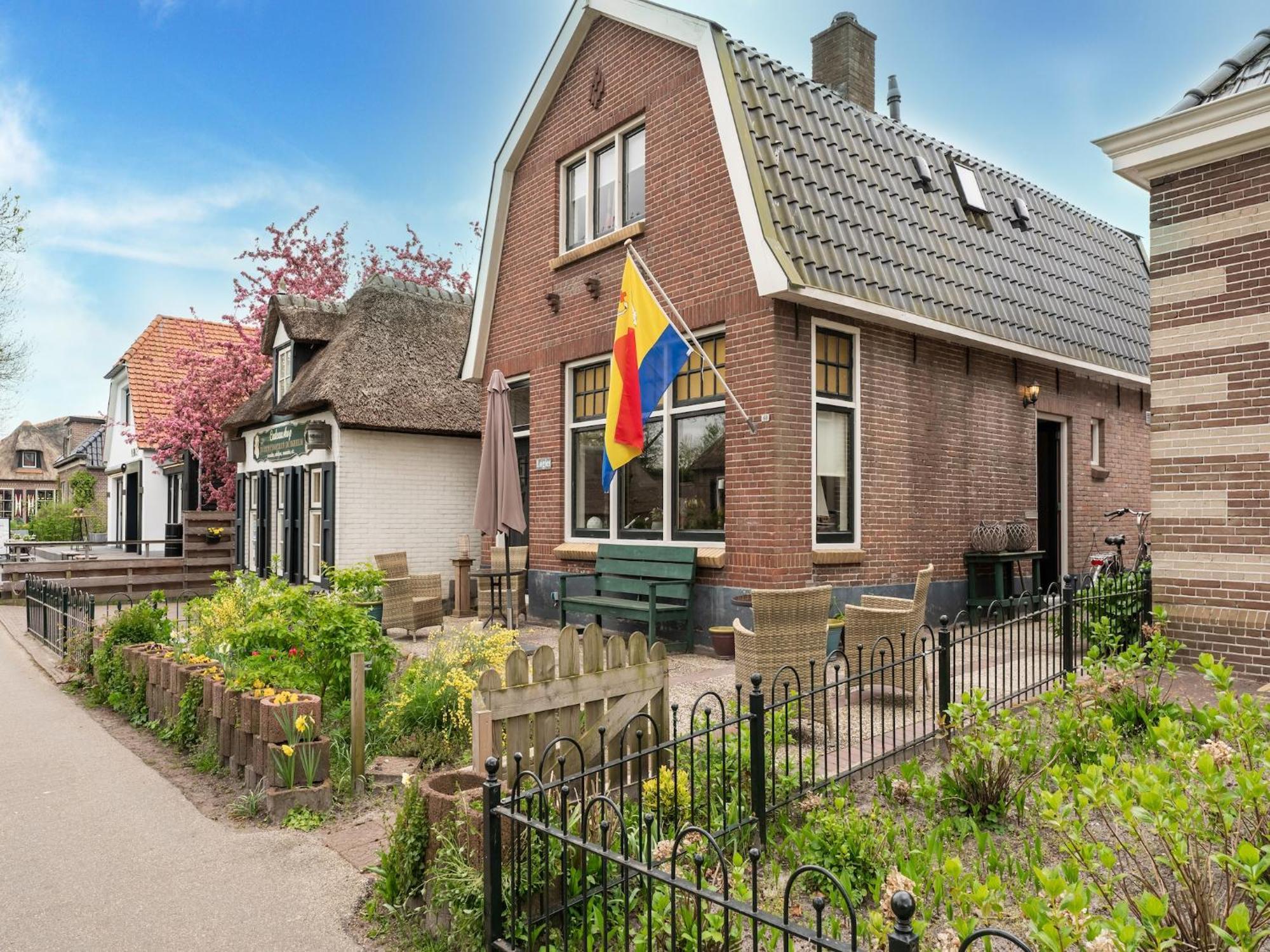 Lodge In Giethoorn With Breakfast Exterior photo