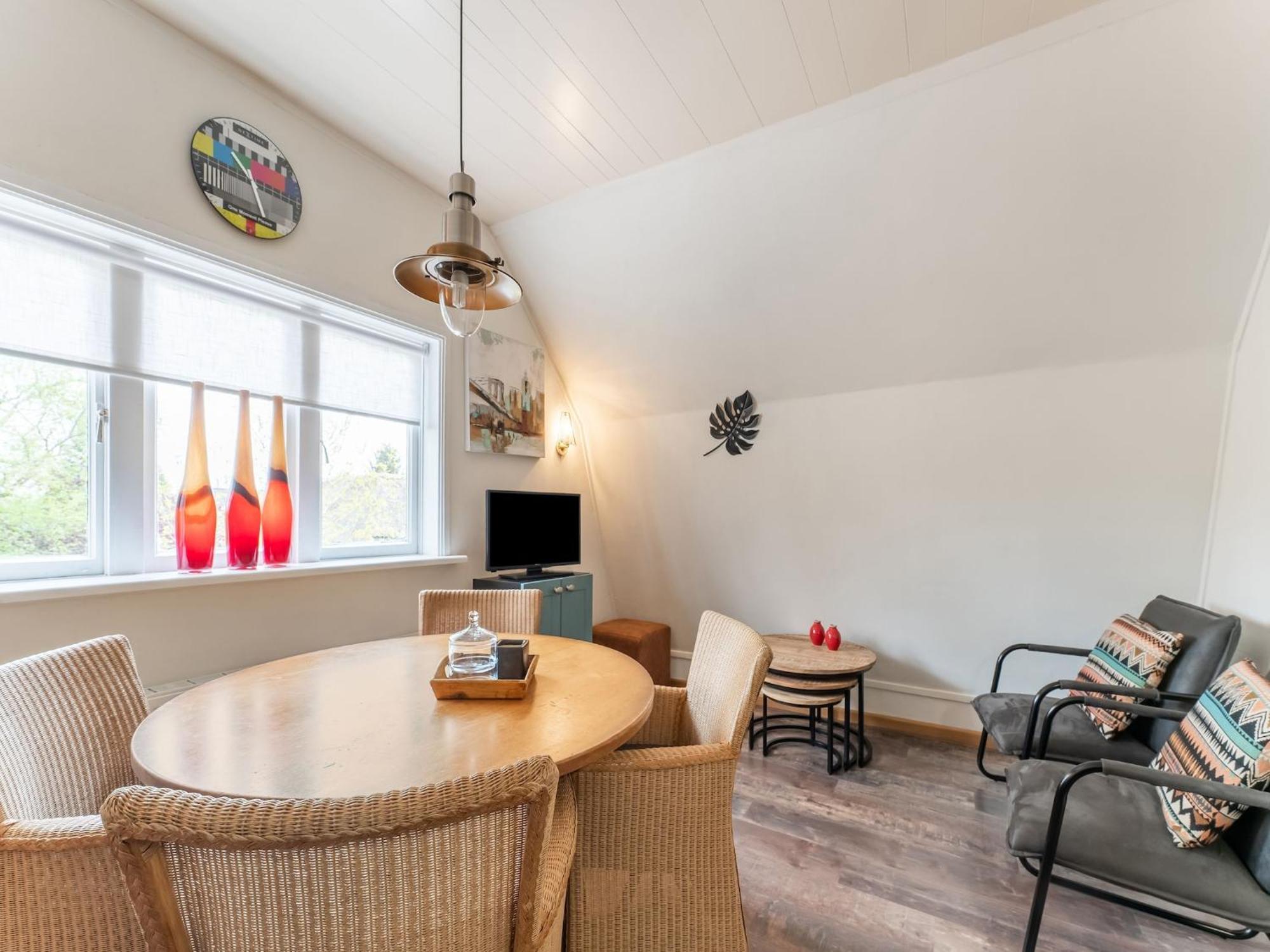 Lodge In Giethoorn With Breakfast Exterior photo