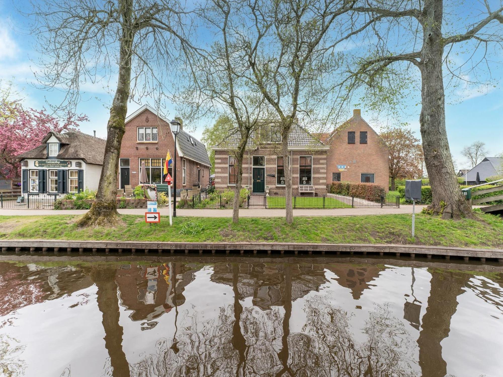 Lodge In Giethoorn With Breakfast Exterior photo