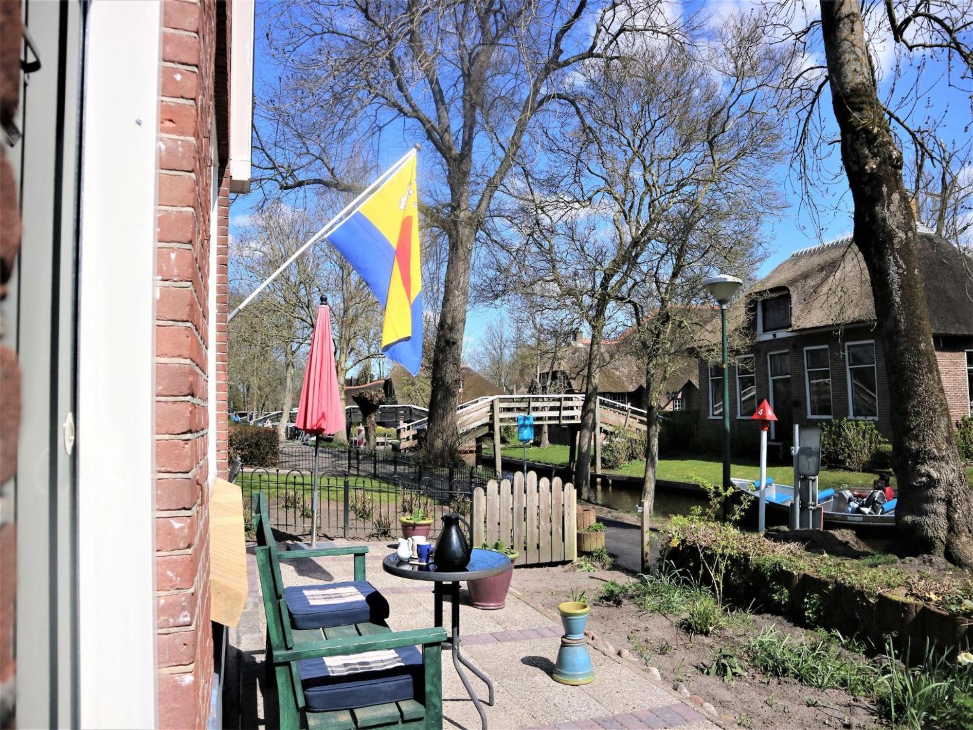 Lodge In Giethoorn With Breakfast Exterior photo
