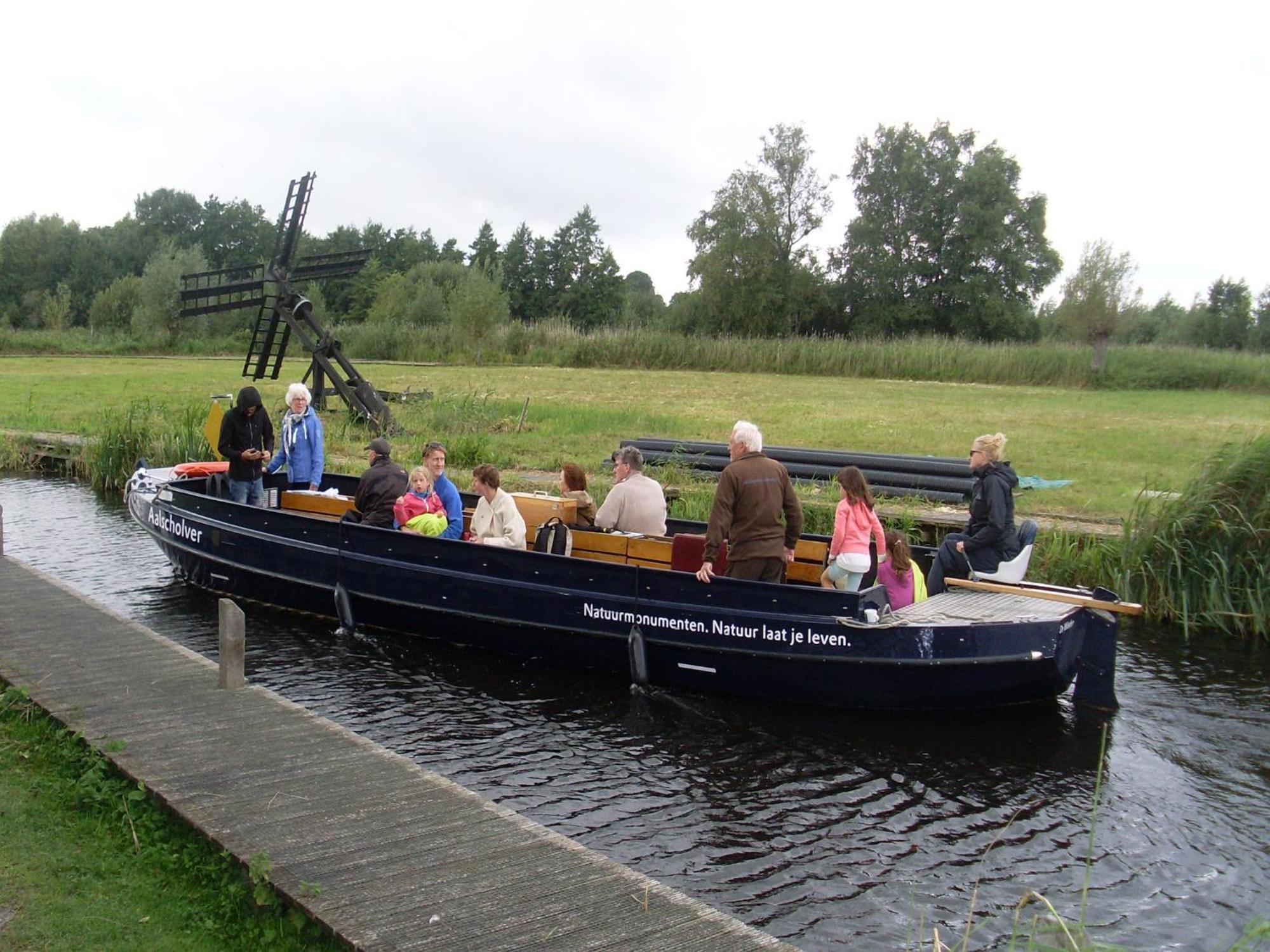 Lodge In Giethoorn With Breakfast Exterior photo